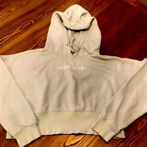 Super cute adidas women’s sweatshirt!!!!!!